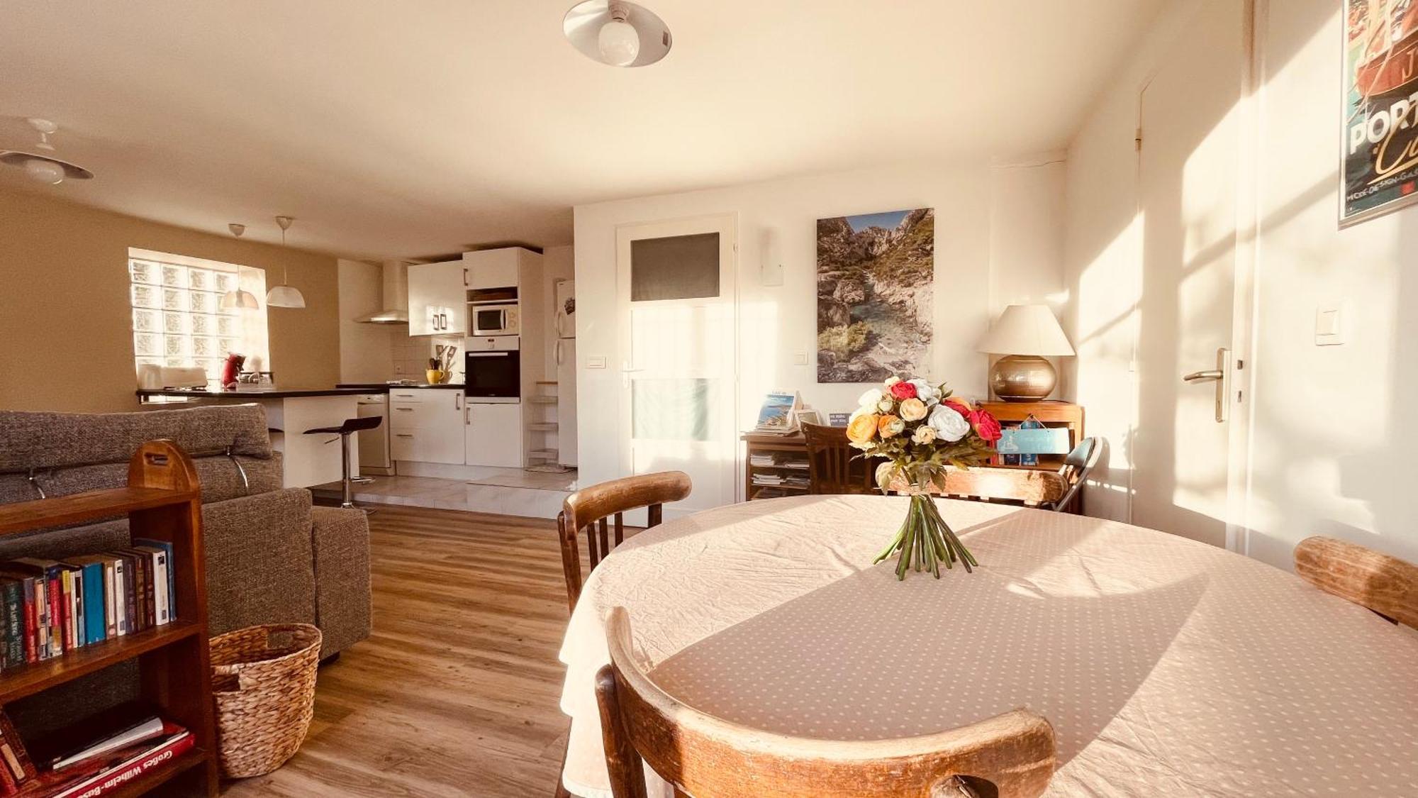 Large Private Garden, Quiet 2-Bedroom Apartment, Air Conditioning, Wifi, Parking Cassis Buitenkant foto